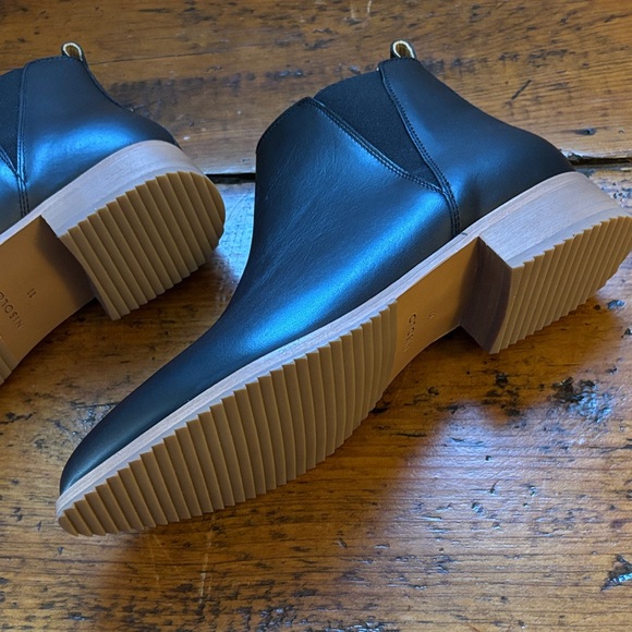 Nisolo Black Eva Everyday Chelsea Boot - Picture 2 of 8
